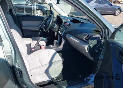 2016 Subaru Forester 2.5I Premium z USA, uszkodzony, nr VIN JF2SJAFC0GH526865